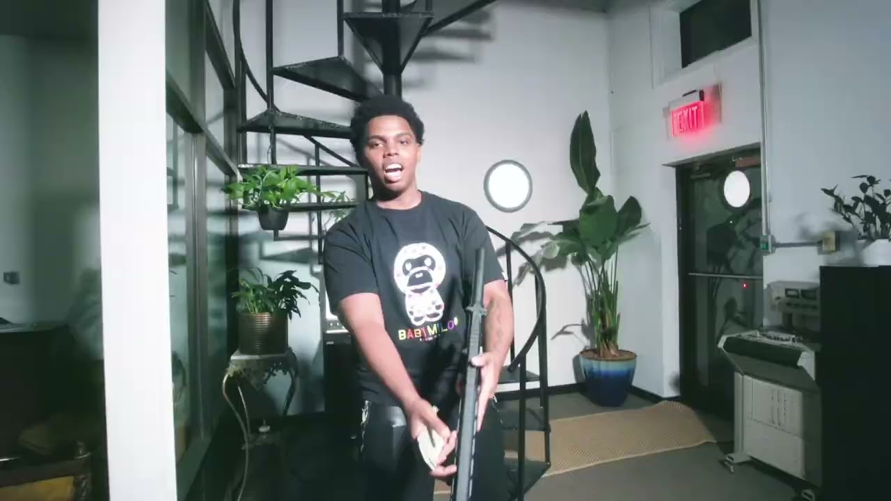 RanRanGee- &ldquo;Walk ina Club&rdquo;(Official Video) Shot by smooth production