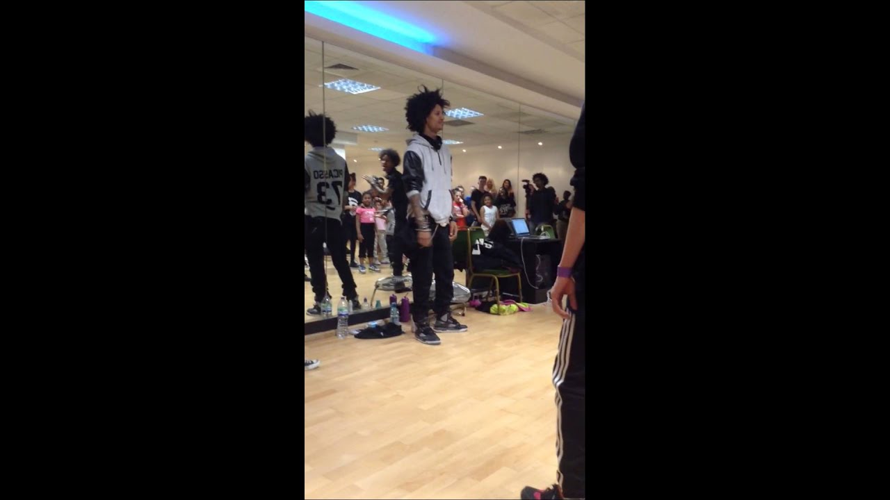 Les Twins Workshop Manchester May 2014 Warm Up (Larry fooli