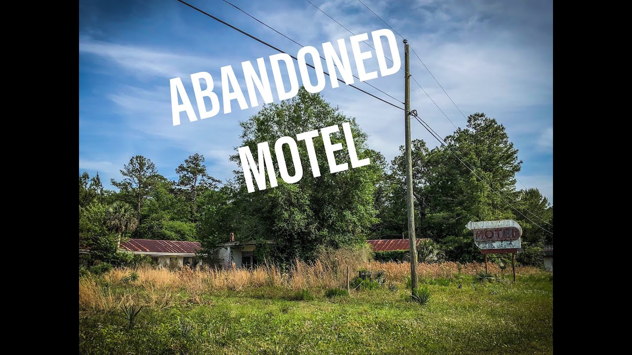 ABANDONED Mid-Century MOTEL (60s CLOTHING, BEDS!)