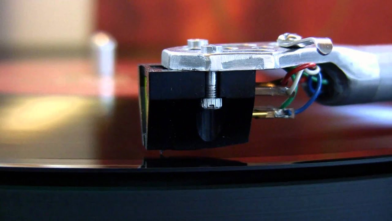 Rega P25 plays 'She's a River' by Simple Minds