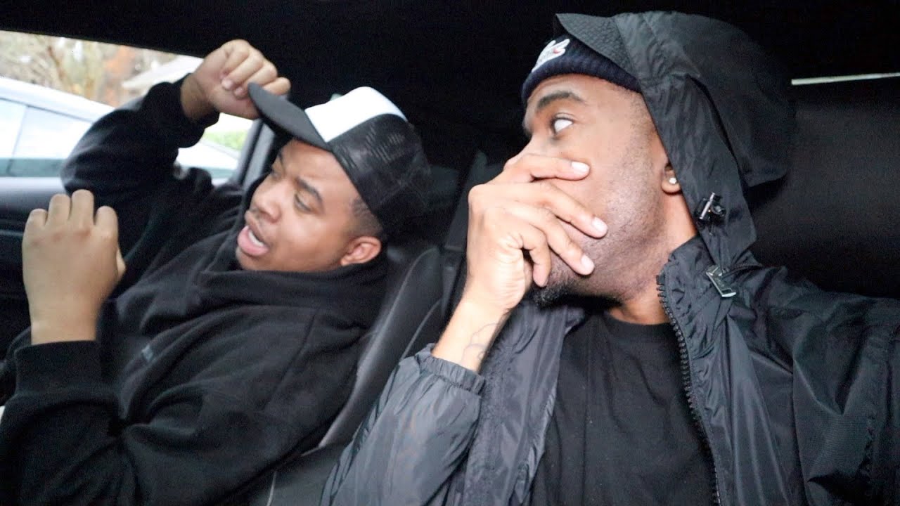 ОТКРЫВАЯ ОКНО, ПОКА НА ТИДЖАЕ ИДЕТ ДОЖДЬ.