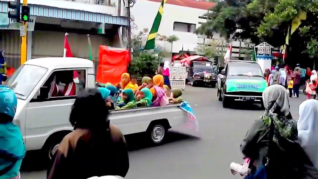 Menyemarakkan HARI SANTRI, Ribuan Santri dari TPA/TPQ Ponpes se-Tulungagung Pawai Keliling Kota