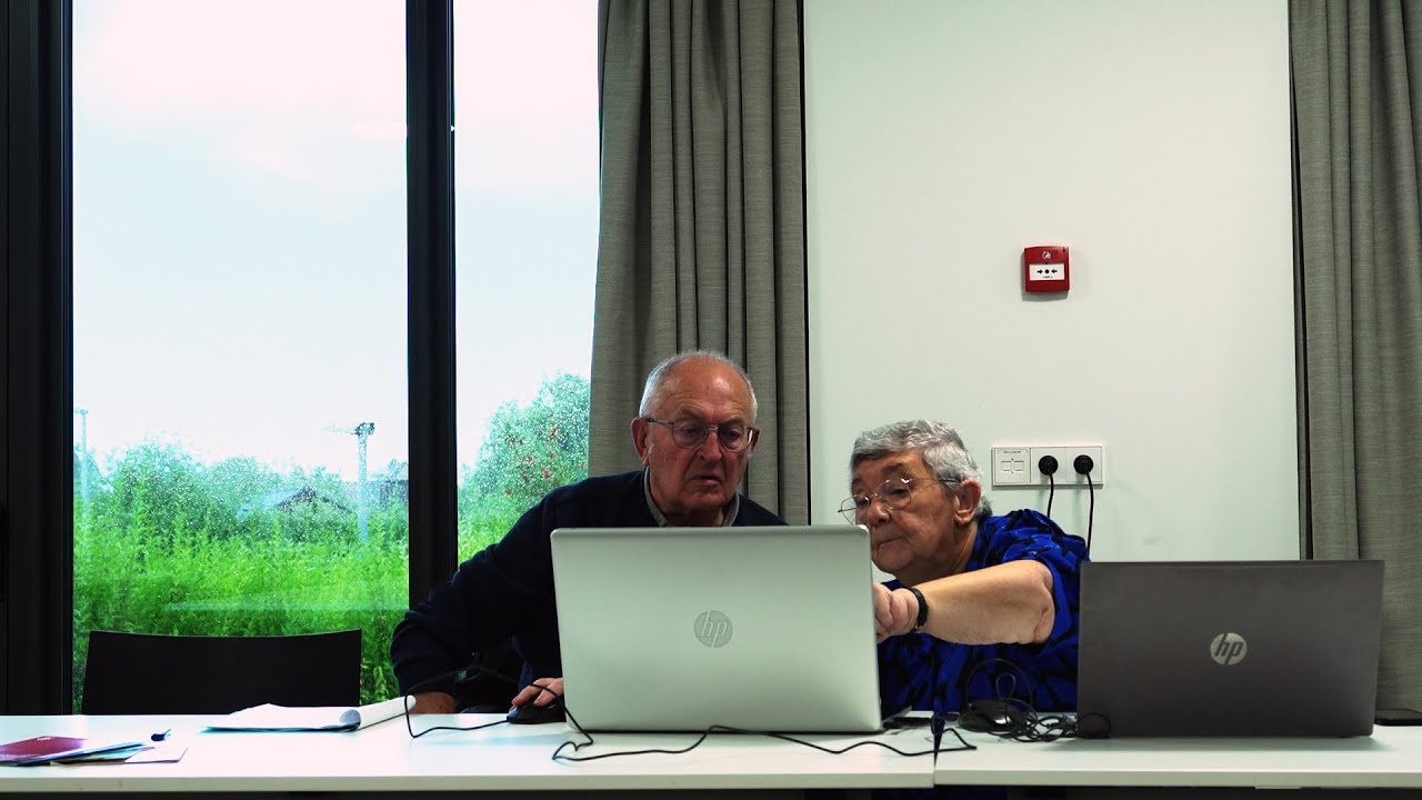 Werken met vrijwillige digihelpers