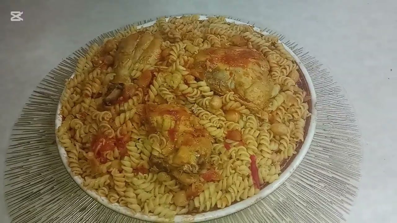 مقرونة بالدجاج مغذية ولذيذة ولا أروع.