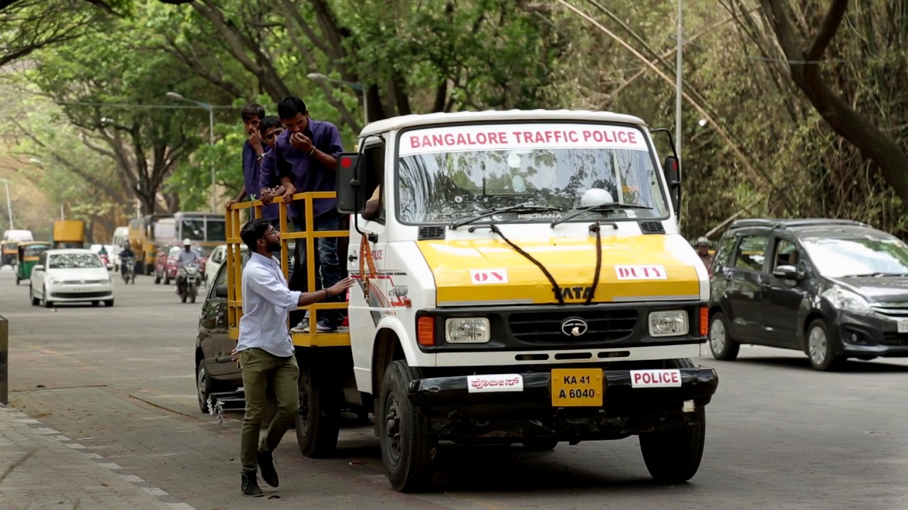 Towing Operation on wrongly Parked vehicle by Bangalore Traffic Police