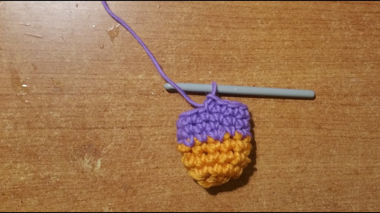 tutorial amigurumi - cambio colore senza scalini - diminuzioni  e aumenti