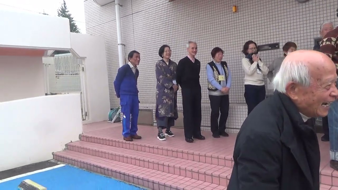 消防避難訓練・一同屋外へ/ 記念撮影：2026/2/20 (F)『うたごえ成田」：Per No. 2 Video Camera