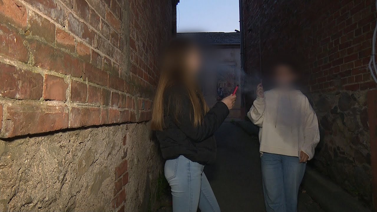 Nepilngadīgie arvien biežāk aizraujas ar elektroniskajām cigaretēm