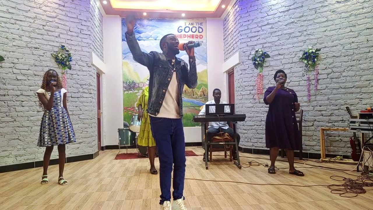 Praise session by Pr.Abias
