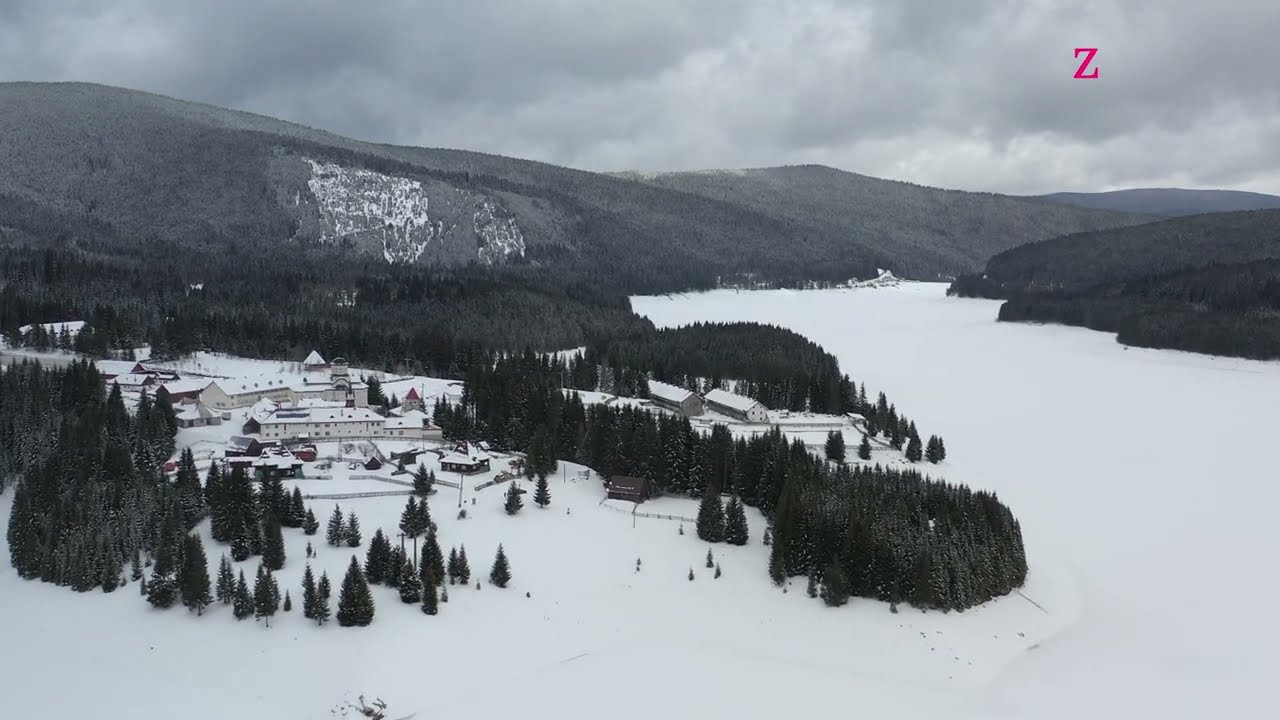 Barajul de la Oasa si manastirea, lacul complet inghetat, Valea Sebesului, 11 02 22