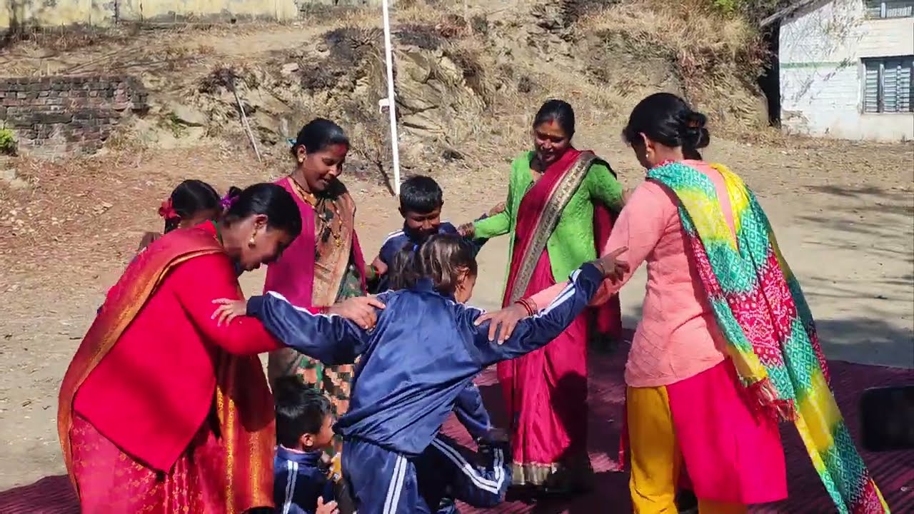 झोडा चांचरी की प्रस्तुति स्कूली बच्चे वह उनके अभिभावकों द्वारा#सपनों की उड़ान कार्यक्रम में। 