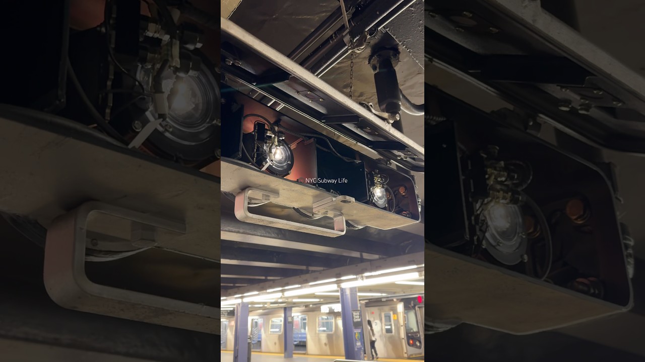 Looking inside of a NYC Subway Signal. #NYCSubway #NYC #NewYorkCity