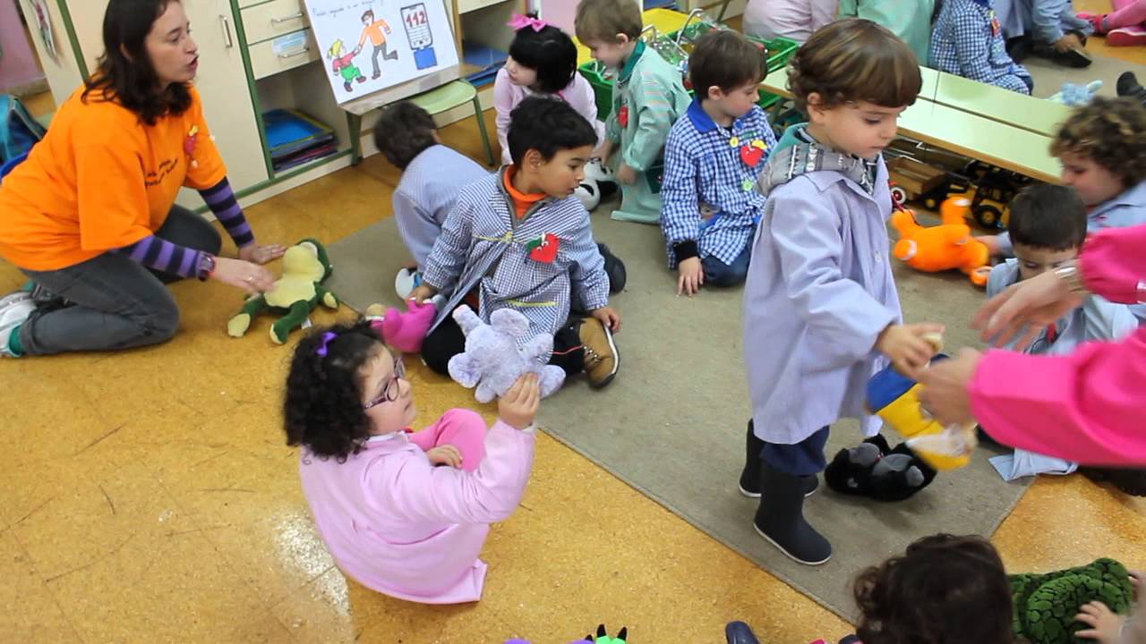RCP DESDE MI COLE: niños de 3 años aprenden la canción de la reanimación y RCP con sus peluches