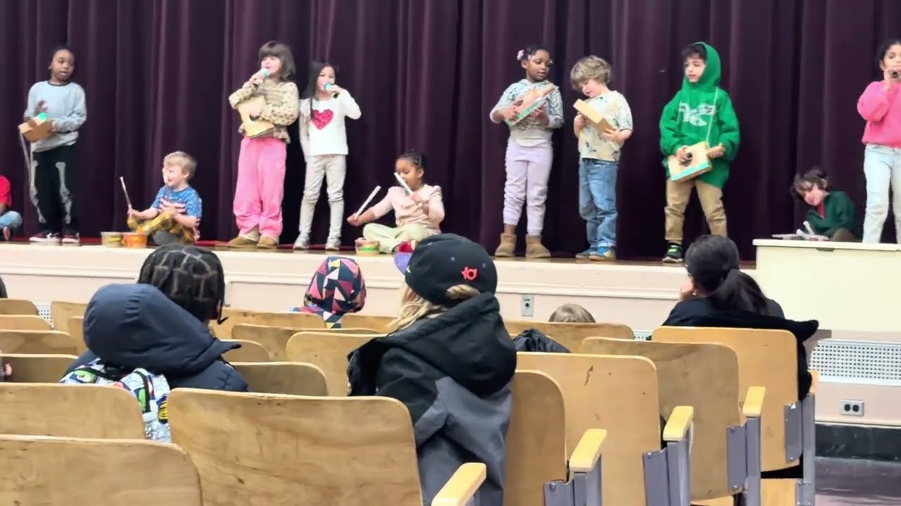 Luna (Teta) live show at school 