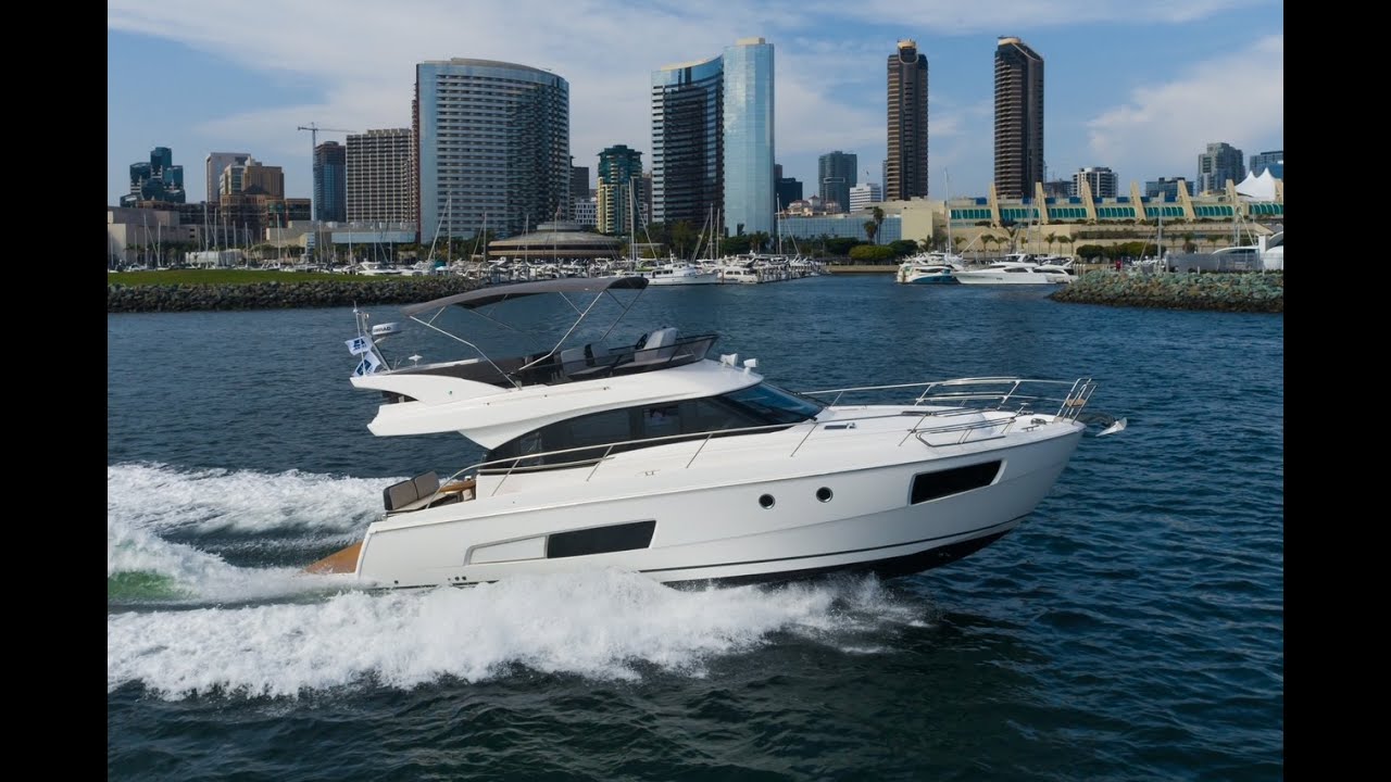 Видеообзор нового моторного катера Bavaria Yachts Virtess 420 2023 года от Яна Ван Туйла, яхтенно...