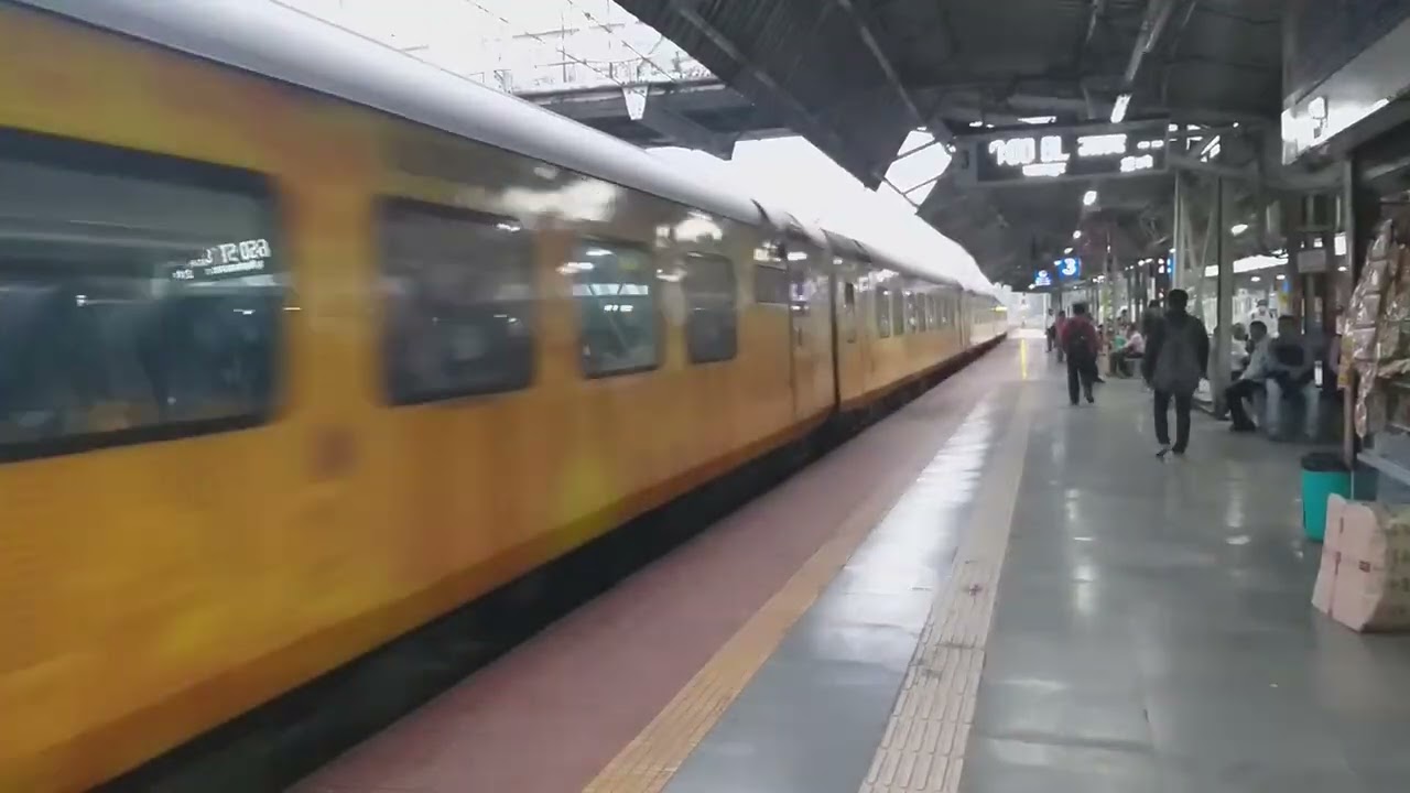 22119 Tejas Express With Vistadome | Indian Railways