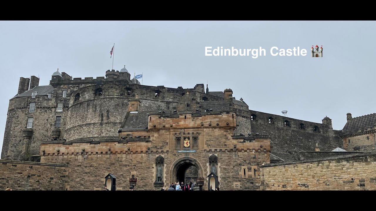 Edinburgh Castle 🏰 | Castle Rock | Gun Exhibition | Cloudy Mist View | Scotland