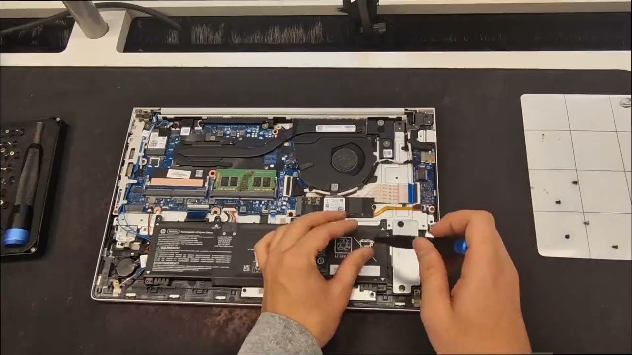 HP ProBook 450 G10, Disassembly, SSD, Ram replacement