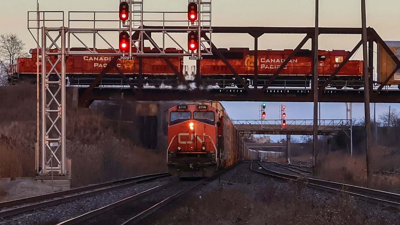 Trains in Oshawa