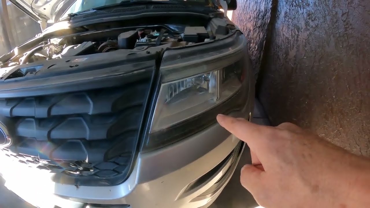 2017 Ford Explorer Front Light Bulb Removal