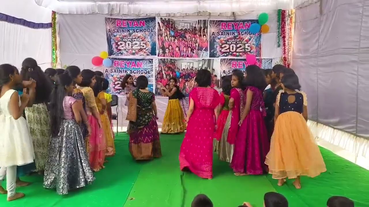 REYAN   SAINIK   GIRLS  CUTE PERFORMANCE