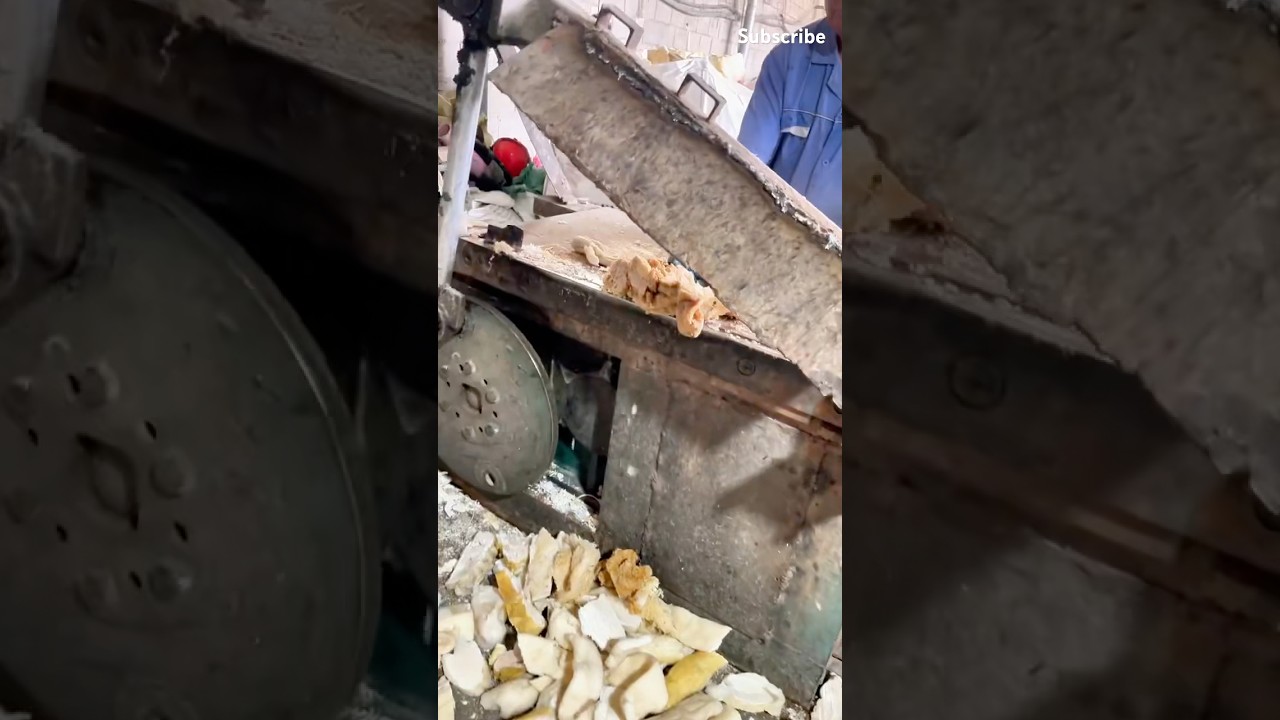 Plastic lumps cutting process: how can I sell him a shredder? #recycling #plastic #machine