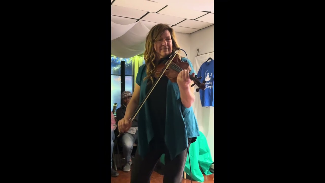Sarah the Fiddler at The Listening Room