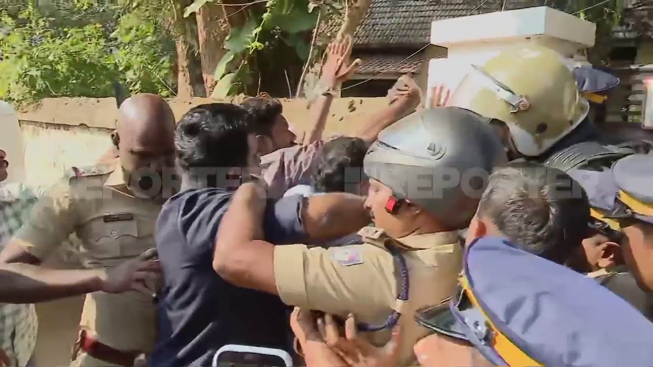 വിസി മോഹനന്‍ കുന്നുമ്മലിന്റെ വീട്ടിലേക്ക് SFI മാര്‍ച്ച്; പോസ്റ്റര്‍ ഒട്ടിക്കാന്‍ ശ്രമം