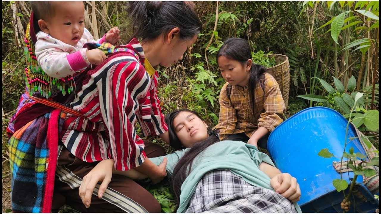 The daughter and mother went to pick vegetables and met a girl about to give birth
