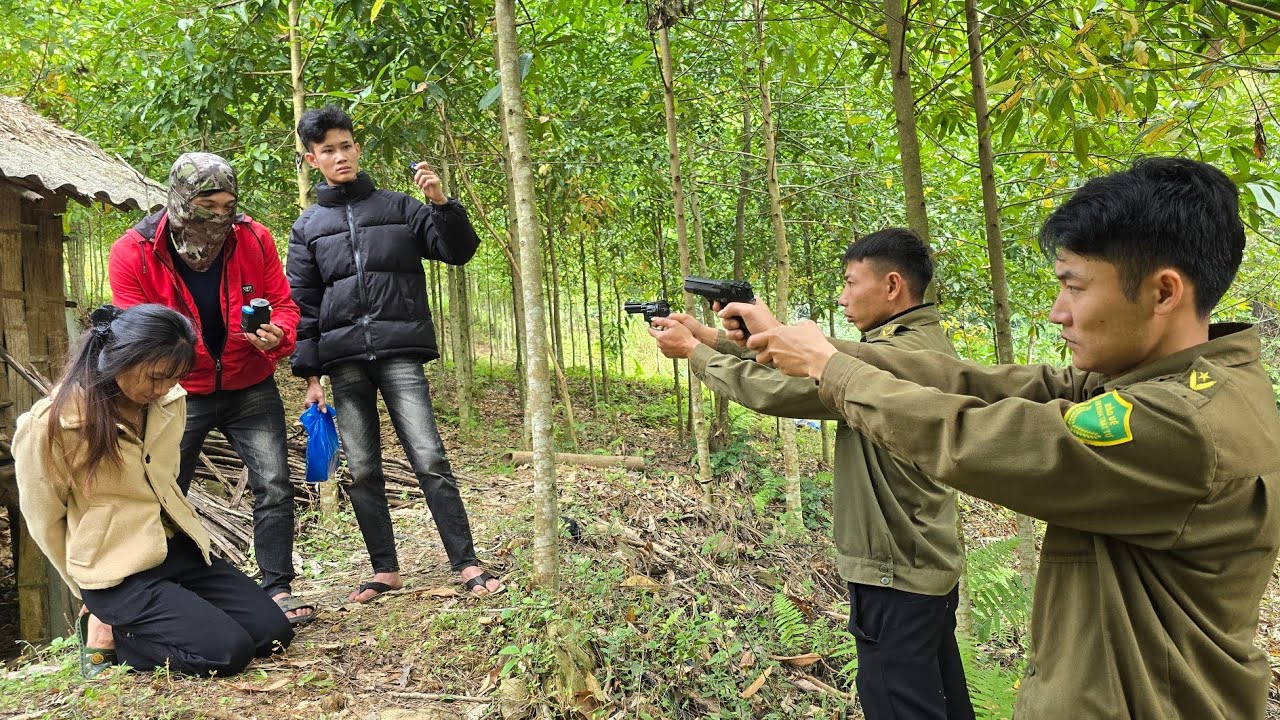 Tien's sister has a bomb planted on her. Tien and Phu plan to rescue her.