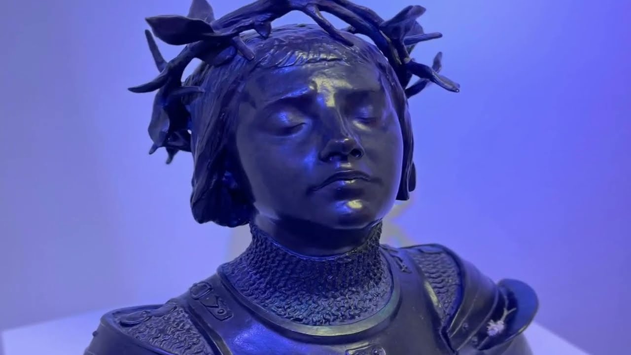 Jeanne D'Arc, symbole de foi, de courage et d'espérance. Très fidèle au roi et au trône · Abduction