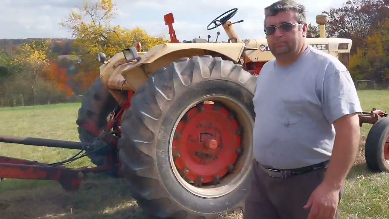 1030 Case Baling Hay with Gehl 1310 Round Baler
