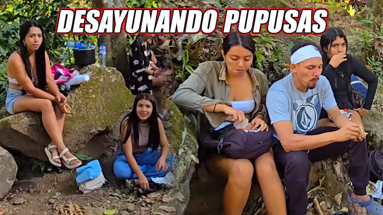 Desayunando pupusas en medio de la naturaleza.😍