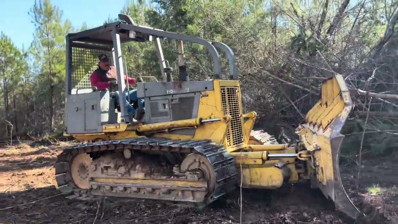Clearing pasture fence line & adding to NEW lay down yard! #komatsu #mahindra