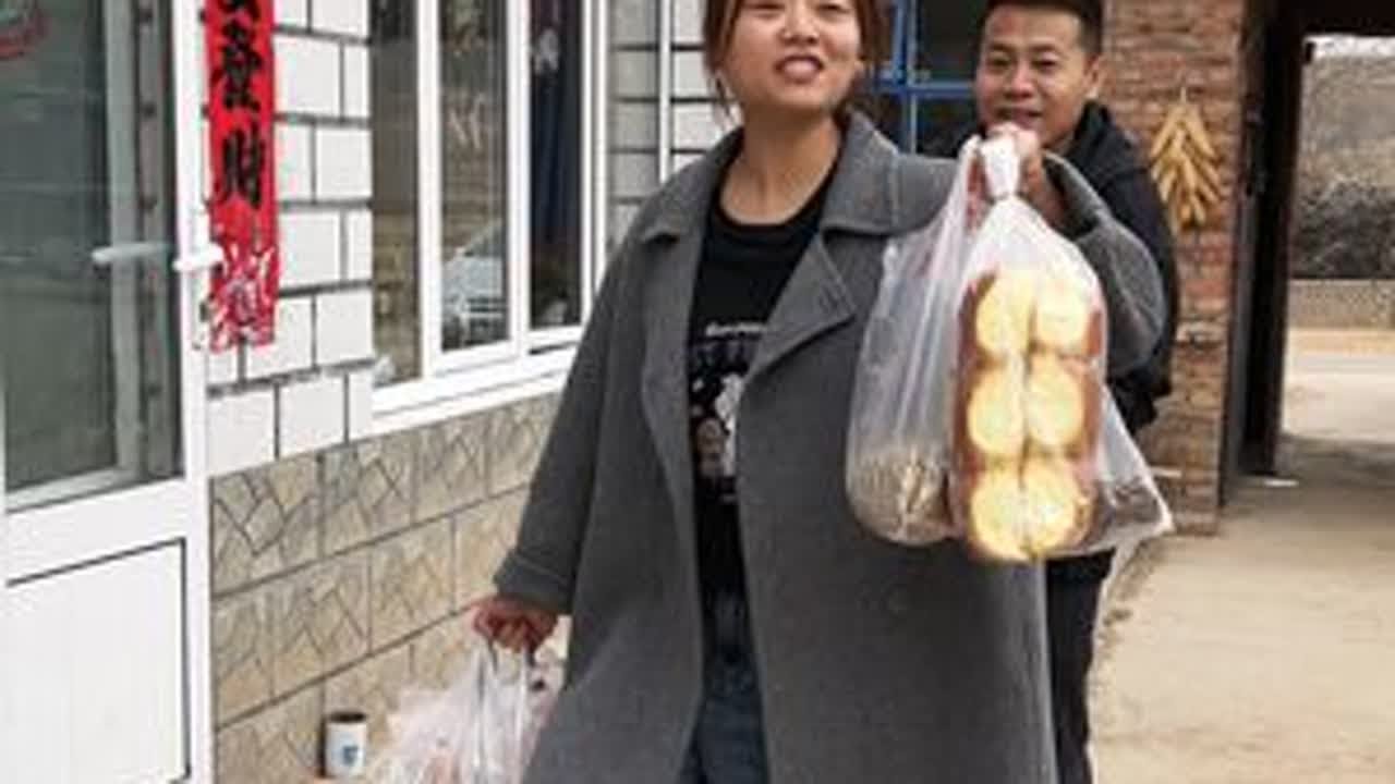 清明节放假了，带孩子们回老家，婆婆买了菜，做了我们最爱吃的麻辣香锅#记录我的农村生活 #农村美食记录生活 #我的乡村生活