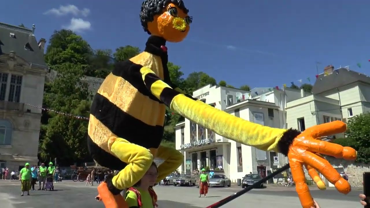 Défilé place de l'hôtel de ville - Fêtes Jean de la Fontaine 2024