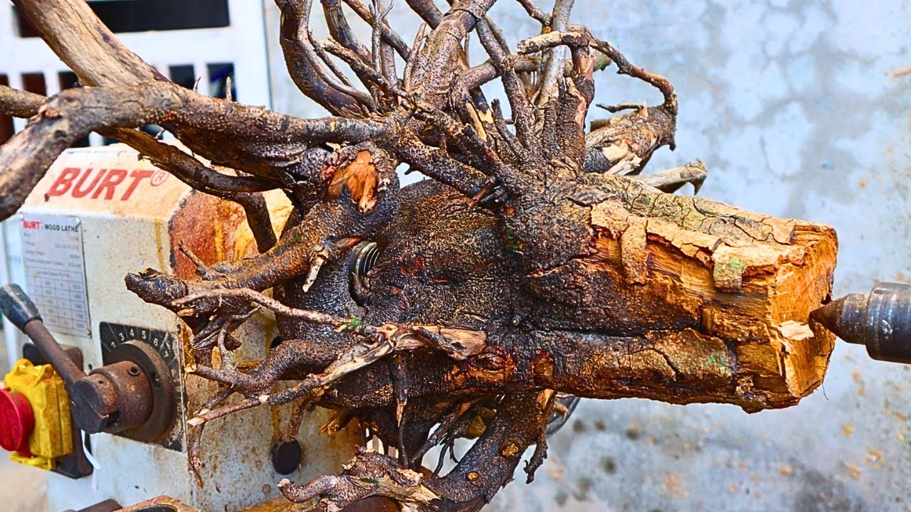 The art of woodturning – From dry pieces of wood to stunning, almost magical vases.