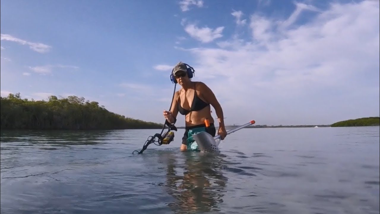 Metal detecting a popular sandbar in Stuart Florida