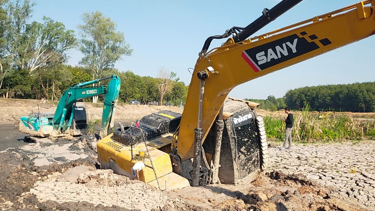 งานเข้าจนได้!! SANYsy200c ฟ้าบันดาลติดหล่ม!! KOBELCOsk200 รีบเข้าช่วย