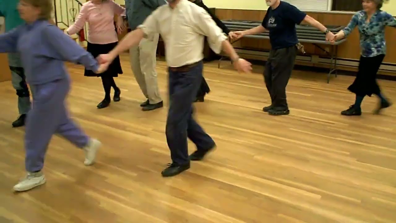 Raz Vechor (Russian folkdance by Hennie Konings) led by Murray and Randi