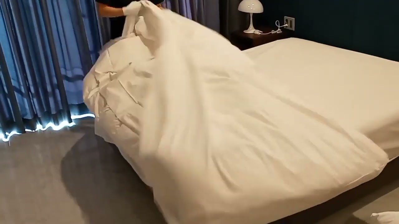 The Fastest Way South Korean Style Bed Making : Half Fold Method - Take4