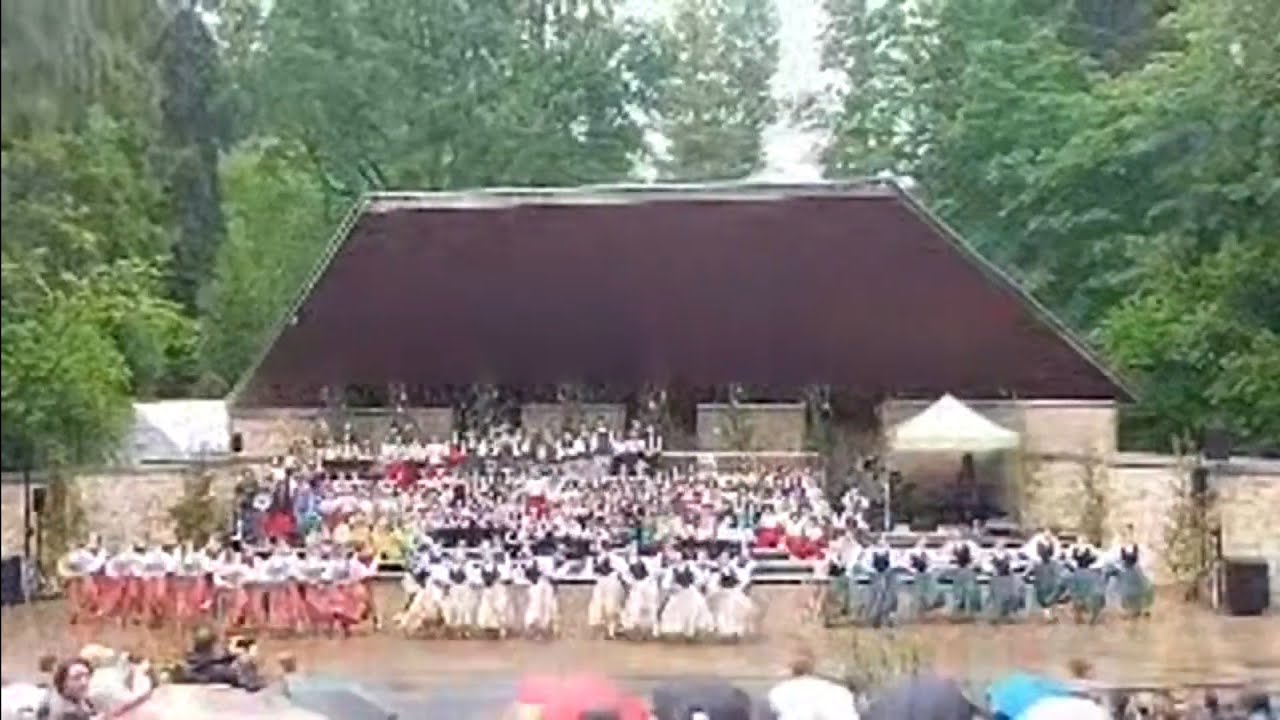 Skanam dziesmā, dejā plaukstam