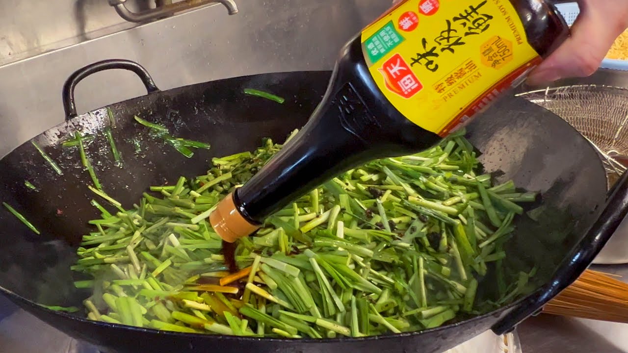にら焼きそば　fried noodle with Chinese chive