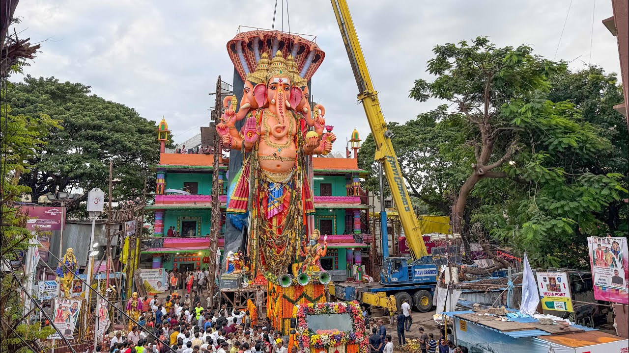 | Khairatabad Ganesh lifting With Crane Competed Khairatabad Ganesh Shoba Yatra 2025 | Hyderabad