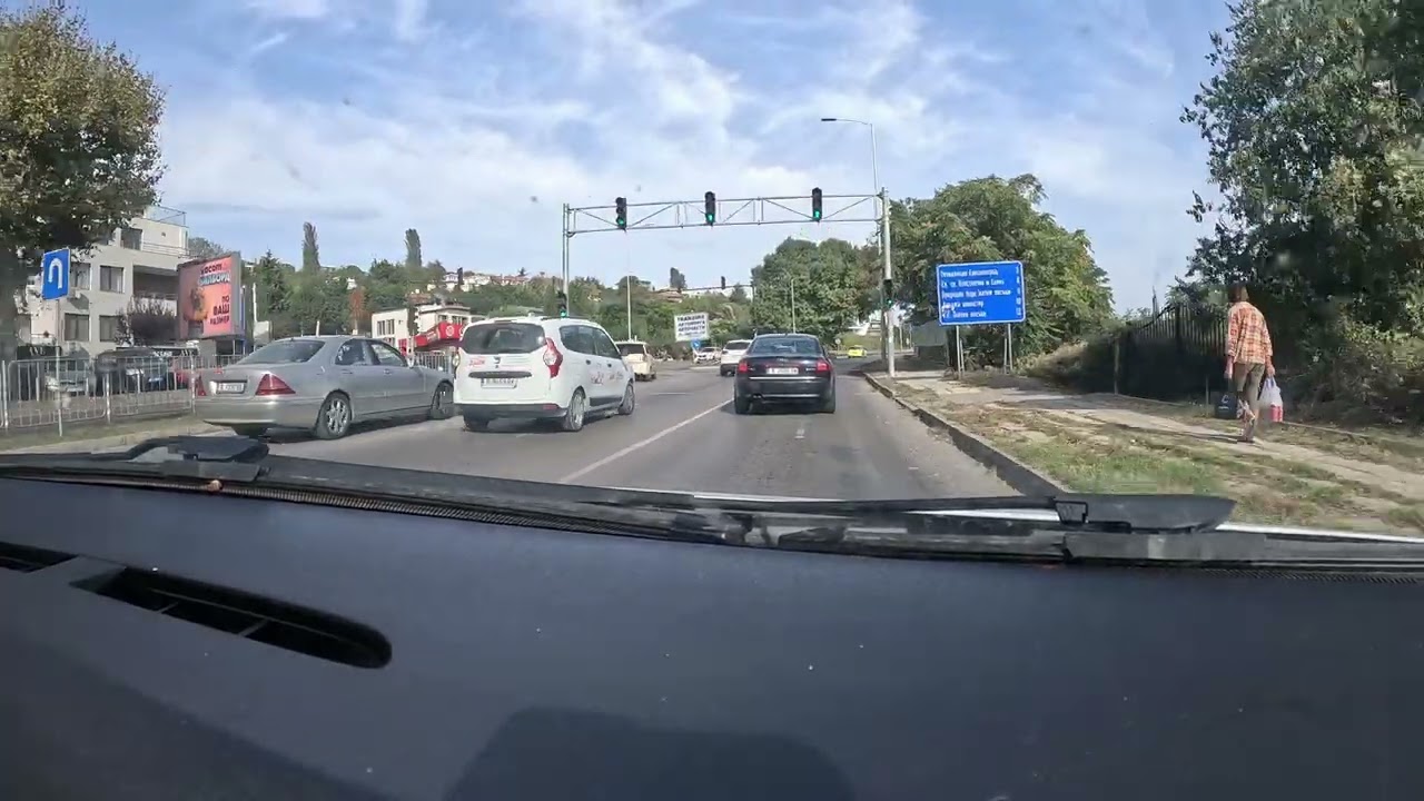 La route de Varna, Bulgarie, jusqu'à la station balnéaire de Saint Constatinе et Elena