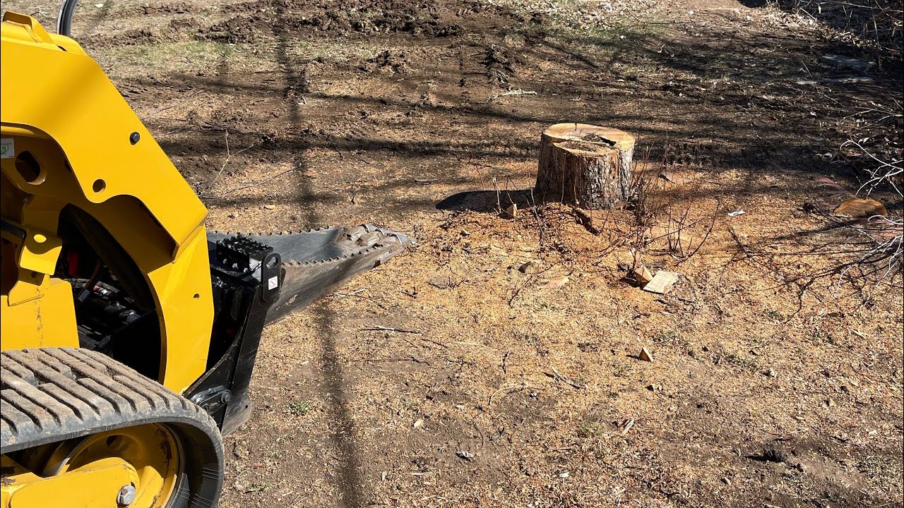 Digging a stump with Cat 259D3