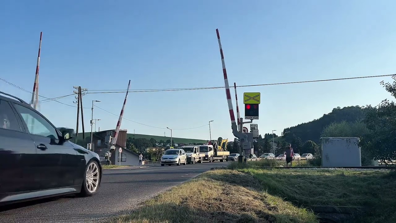 Želežničné priecestie Nižná [SP0228] 15.8.2025 / Železniční přejezd / Slovakia Railroad crossing]