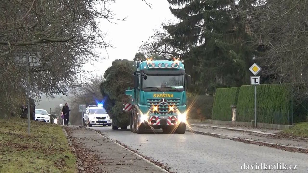 Heavy transport / Schwertransport / Nadměrn&yacute; n&aacute;klad - V&aacute;nočn&iacute; strom pro Kladno 2021