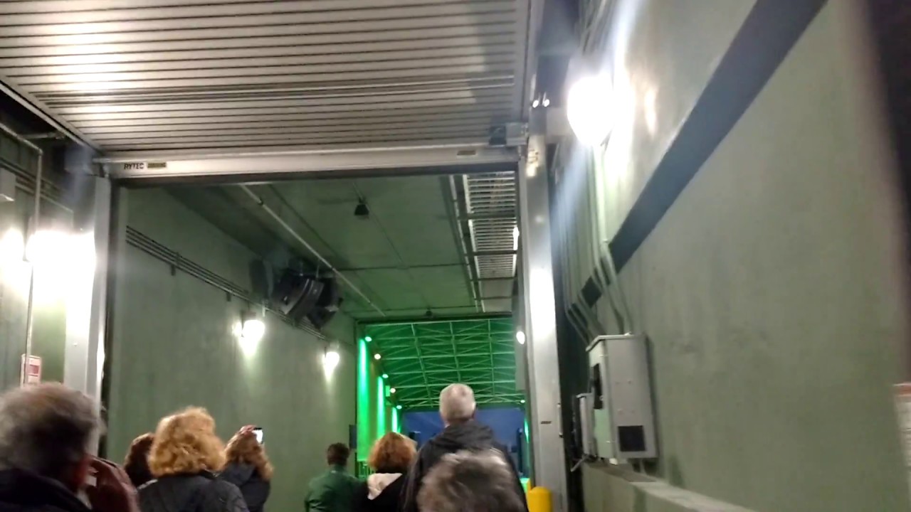 Walking out the Packers players tunnel at Lambeau Field! - Green Bay Packers Tour