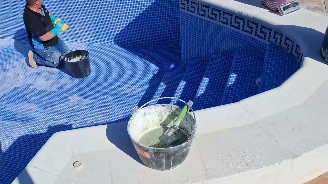Localización y reparación de fuga en piscina en Málaga - Marbella Sin Obras con Resina Epoxi